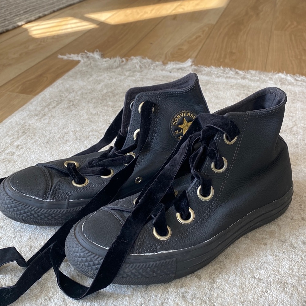 Black high top converse